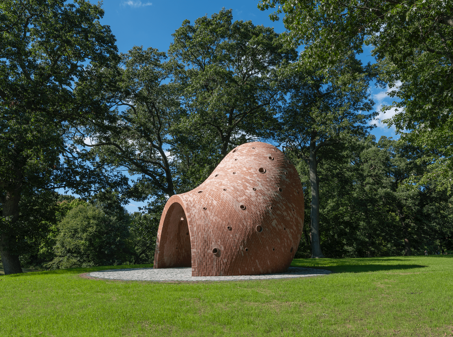 Martin Puryear, Lookout, 2023. Image courtesy of Storm King Art Center.