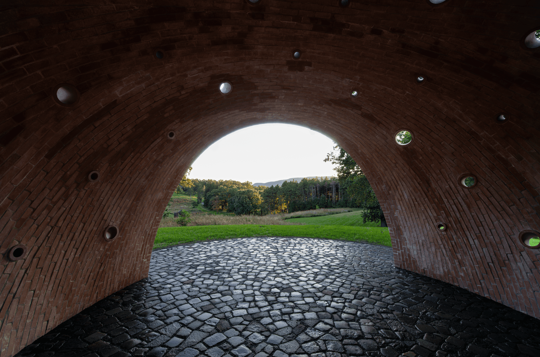 Inside of <i>Lookout</i>. Image courtesy of Storm King Art Center.